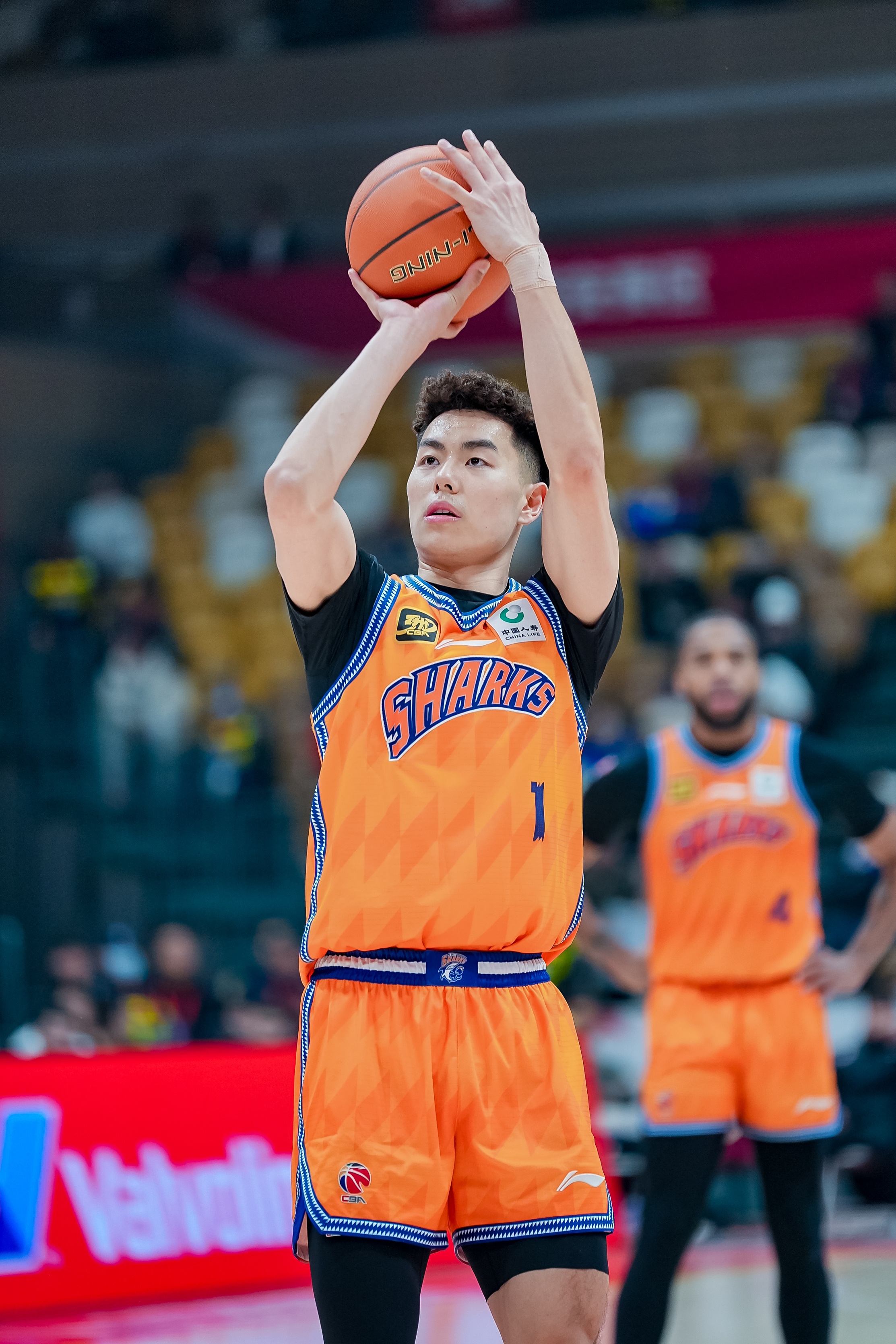 相當(dāng)高效！李添榮10中7&三分7中4拿全隊并列最高18分